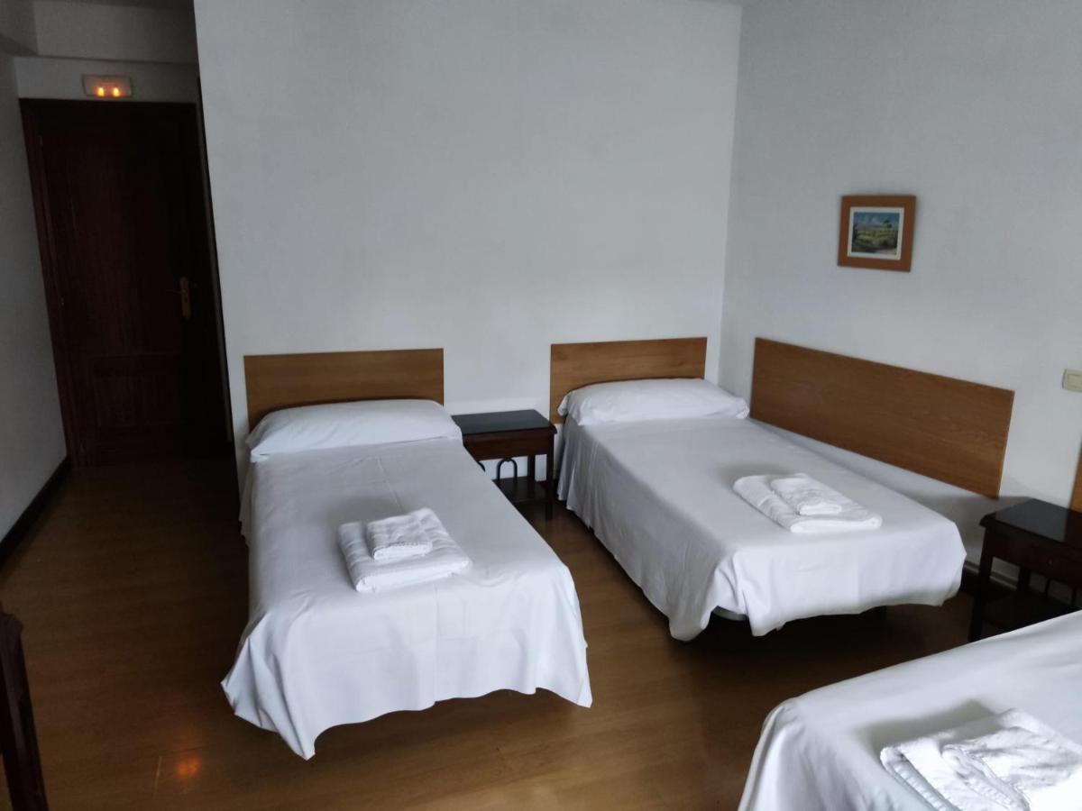 เพนชั่น ลาสมาติยาส Hotel มีรันดา เด เอโบร ภายนอก รูปภาพ