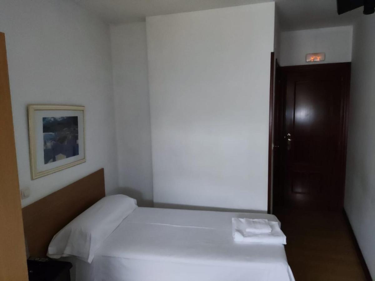 เพนชั่น ลาสมาติยาส Hotel มีรันดา เด เอโบร ภายนอก รูปภาพ