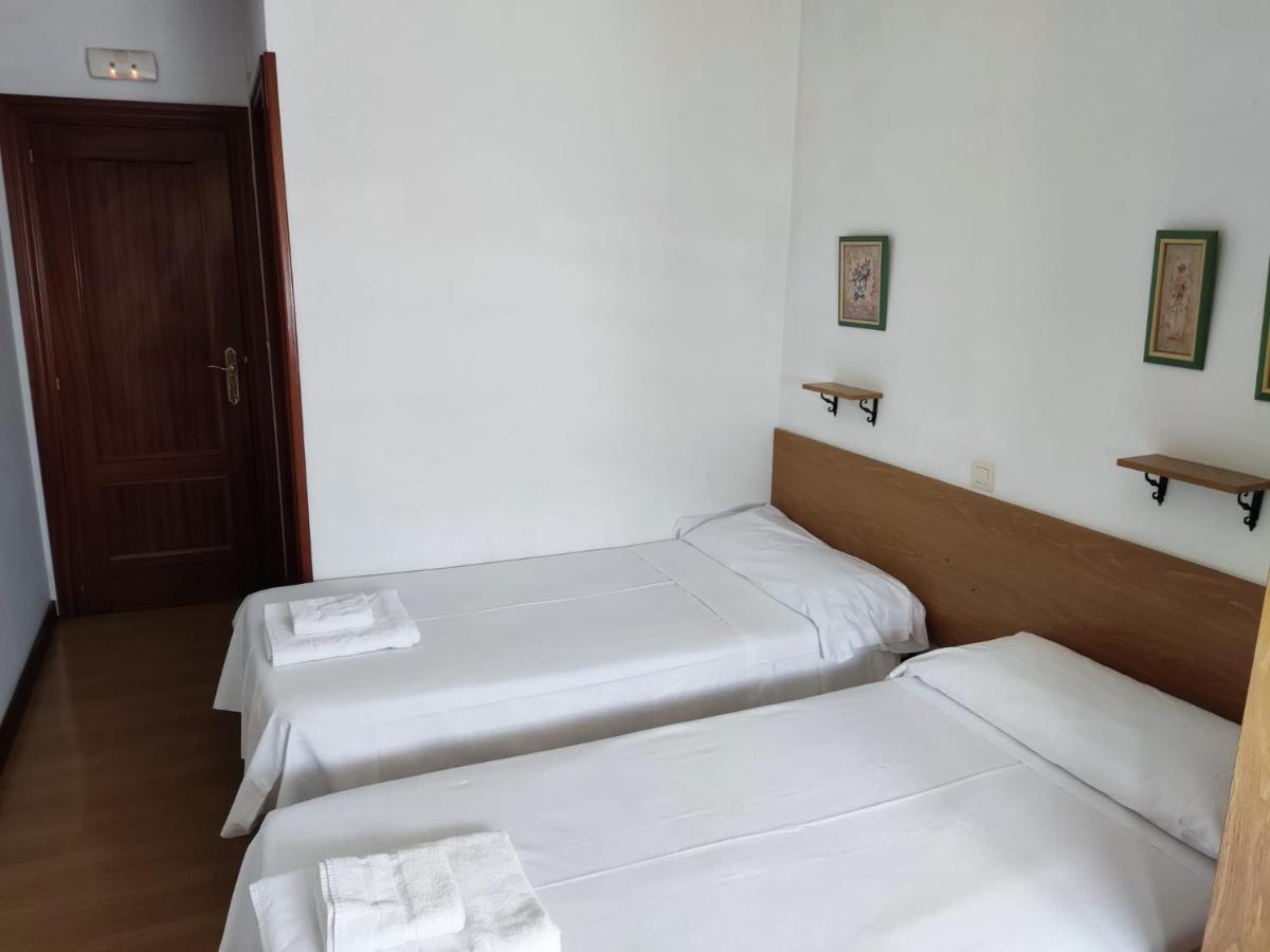 เพนชั่น ลาสมาติยาส Hotel มีรันดา เด เอโบร ภายนอก รูปภาพ