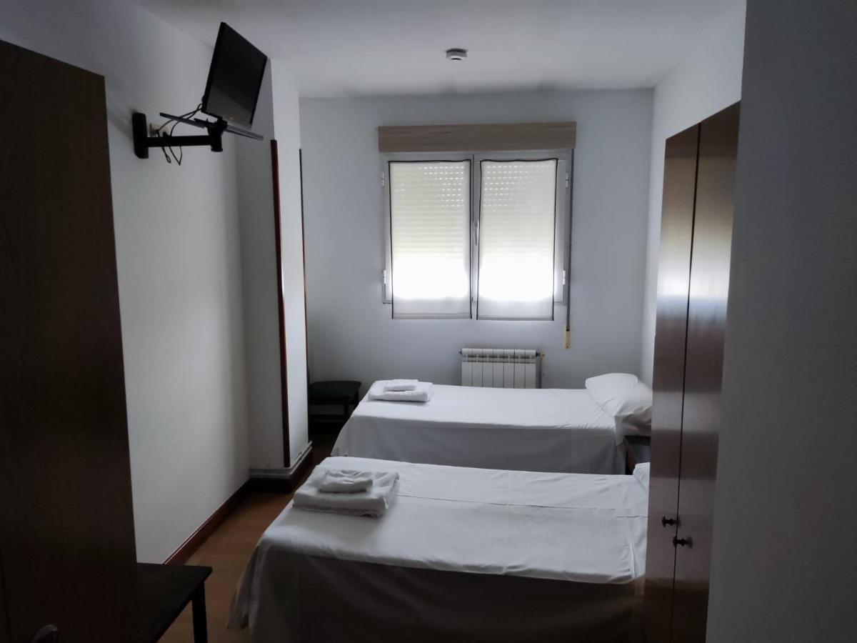 เพนชั่น ลาสมาติยาส Hotel มีรันดา เด เอโบร ภายนอก รูปภาพ